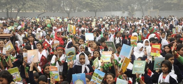 স্কুলে স্কুলে বই উৎসব, উদ্বোধনে গণ্ডগোল